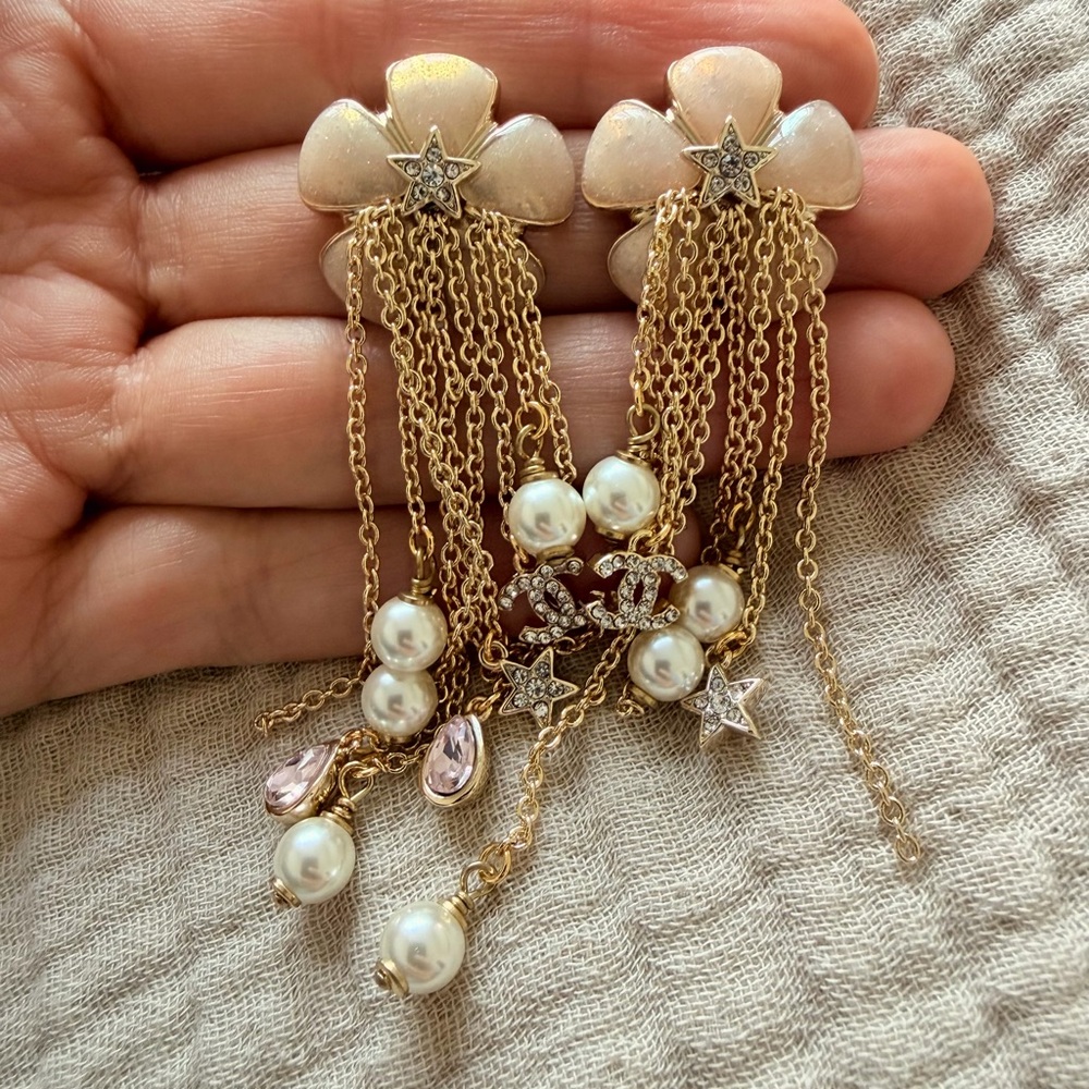 Chanel Pearl & Crystals Pendant Earrings 🌸✨ - Picture 5 of 12